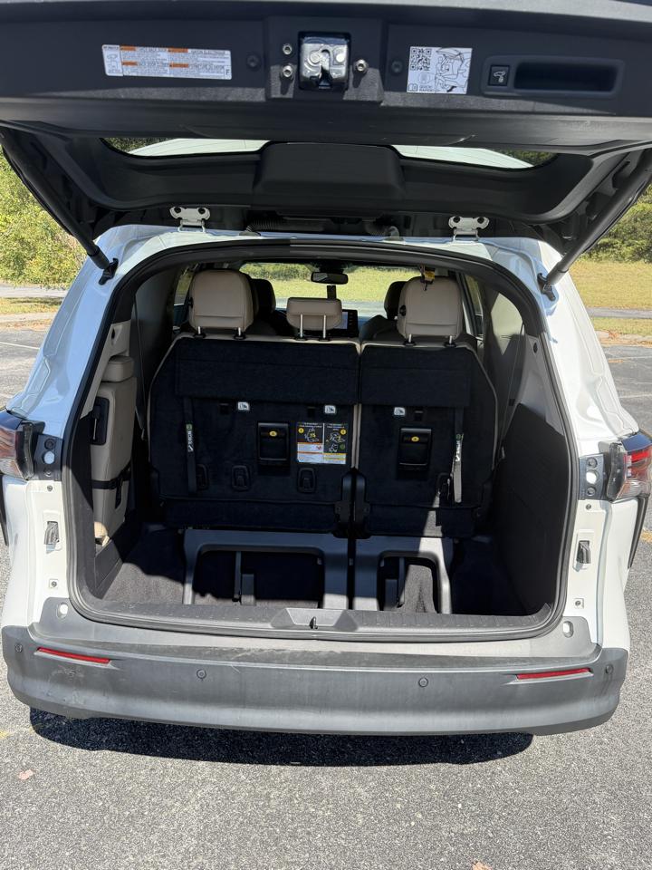 Toyota Sienna XLE 7-Passenger 2023