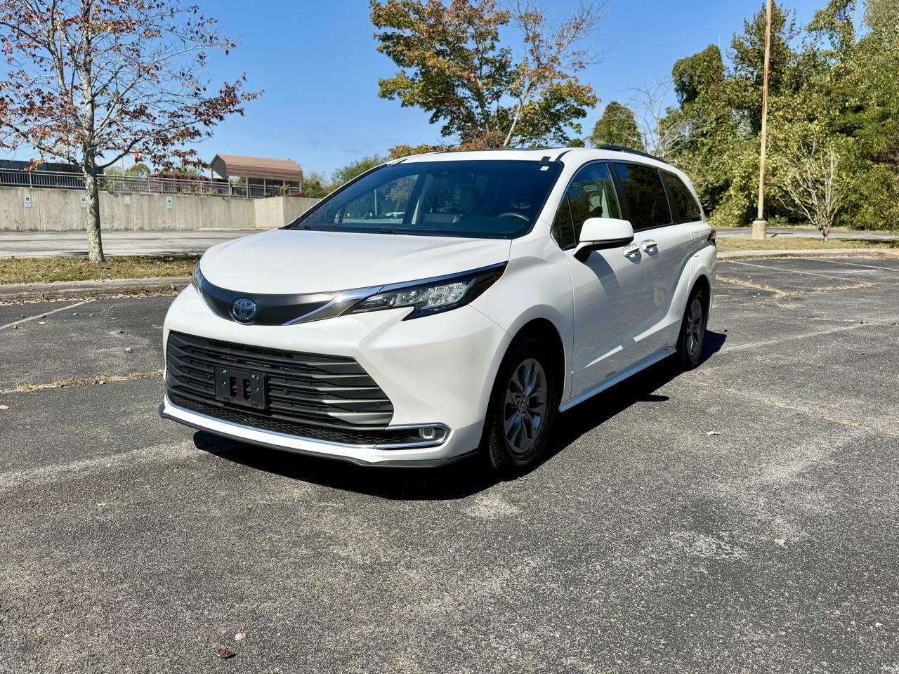 Toyota Sienna XLE 7-Passenger 2023