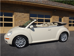 2010 Volkswagen New Beetle 