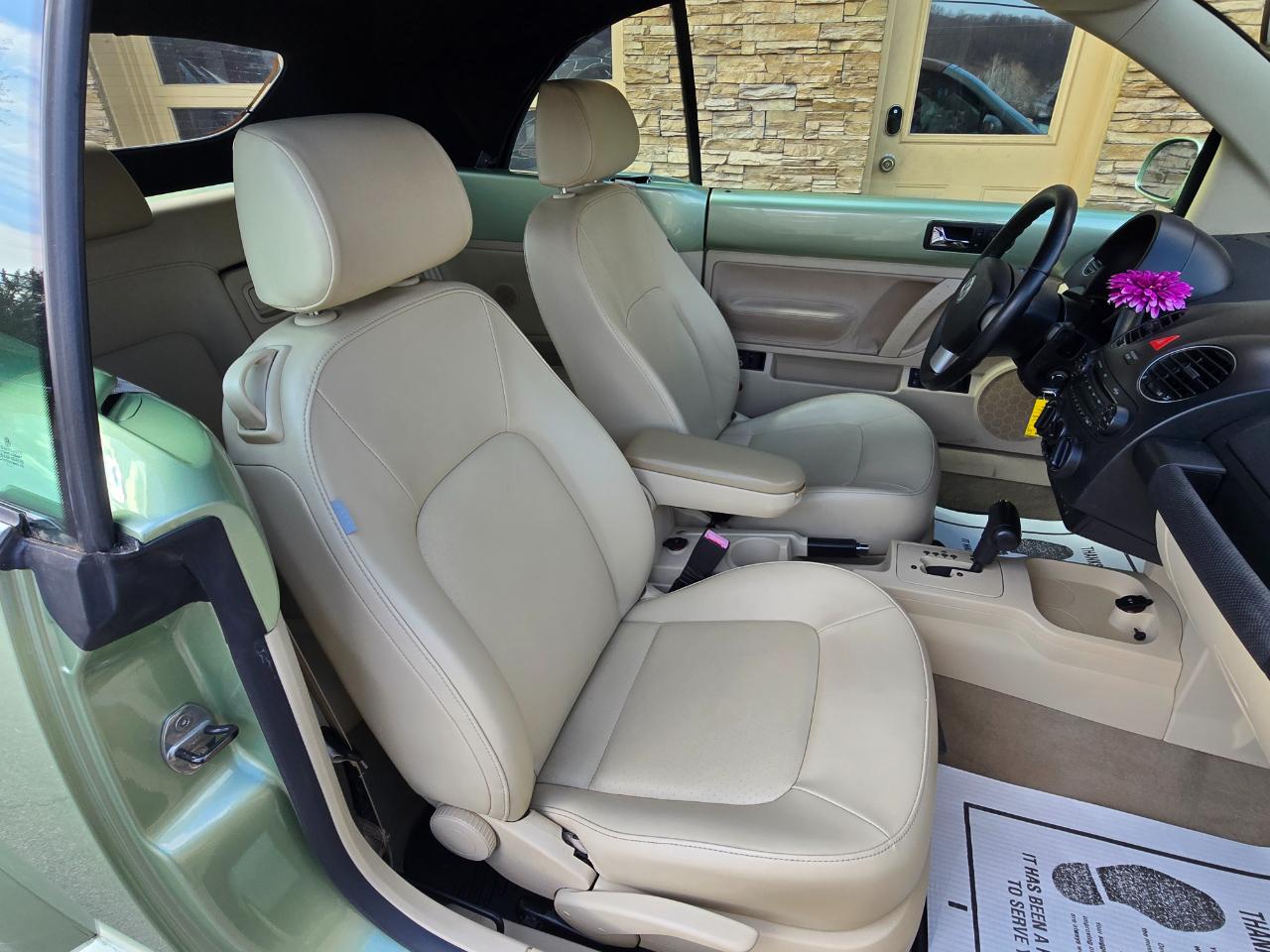 Volkswagen New Beetle S Convertible 2008