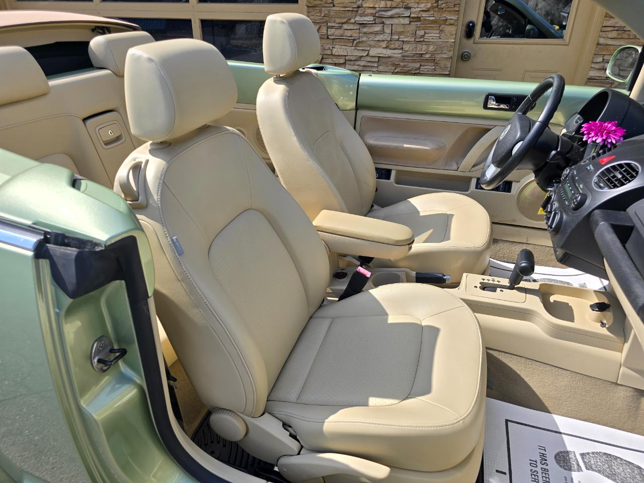 Volkswagen New Beetle S Convertible 2008