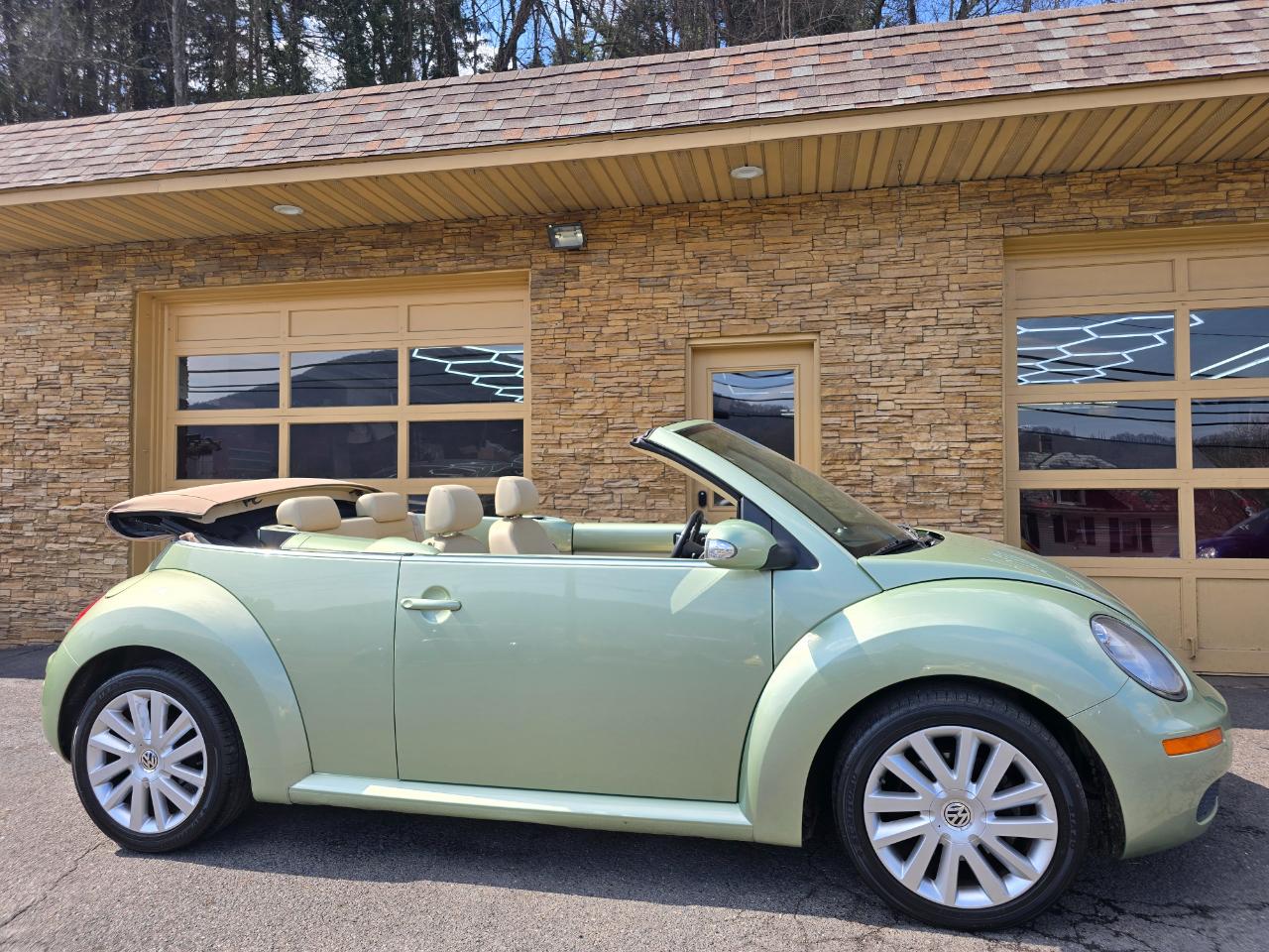 Volkswagen New Beetle S Convertible 2008