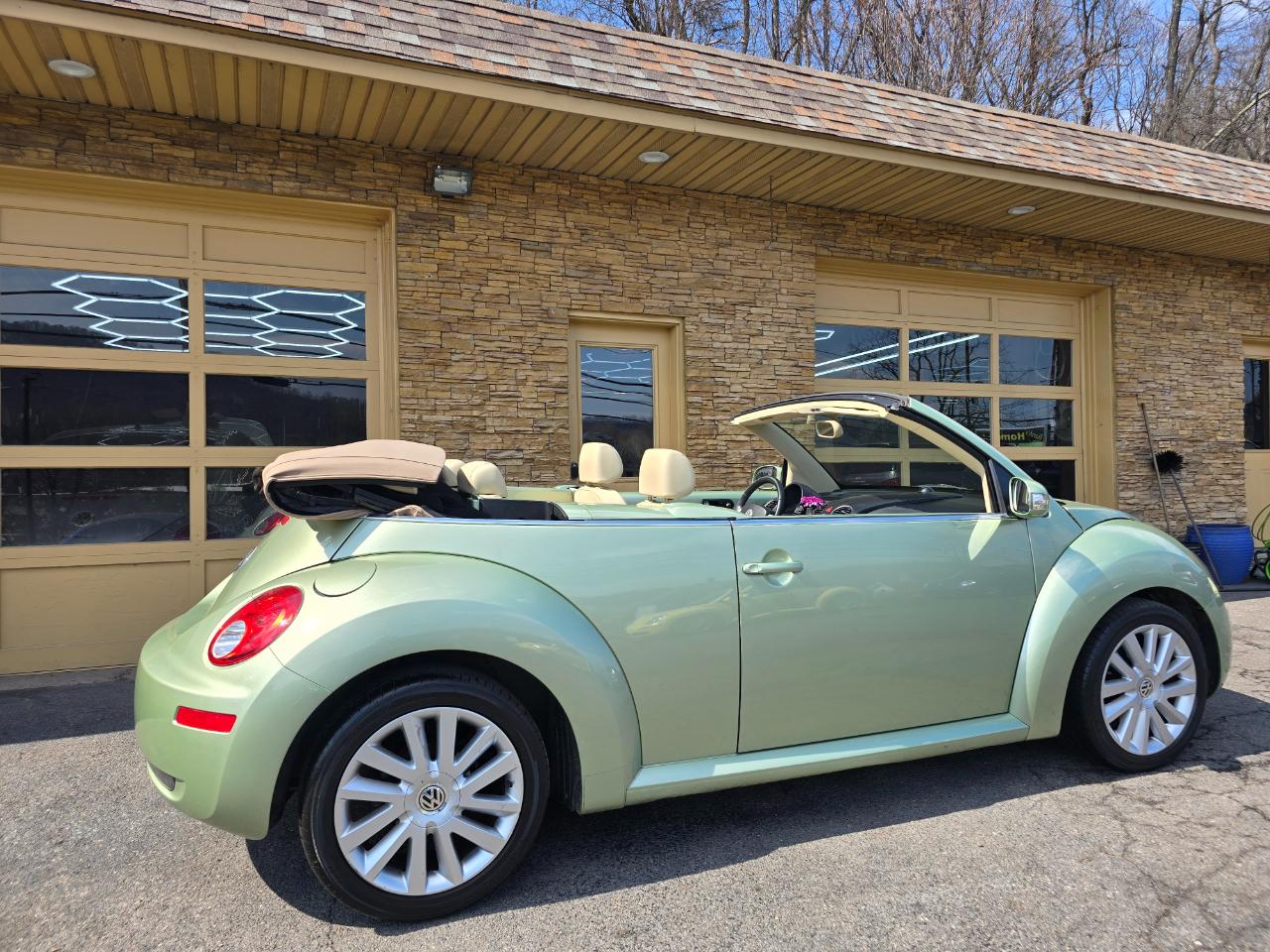 Volkswagen New Beetle S Convertible 2008
