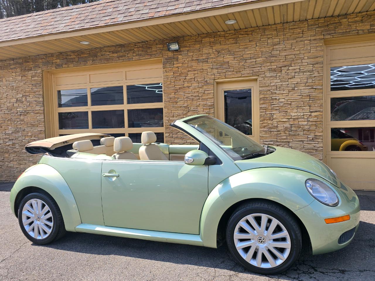 Volkswagen New Beetle S Convertible 2008
