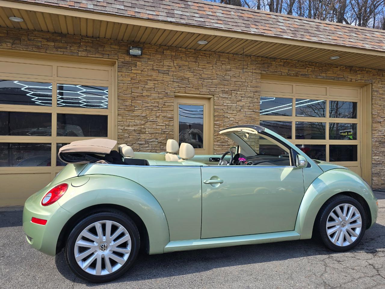 Volkswagen New Beetle S Convertible 2008