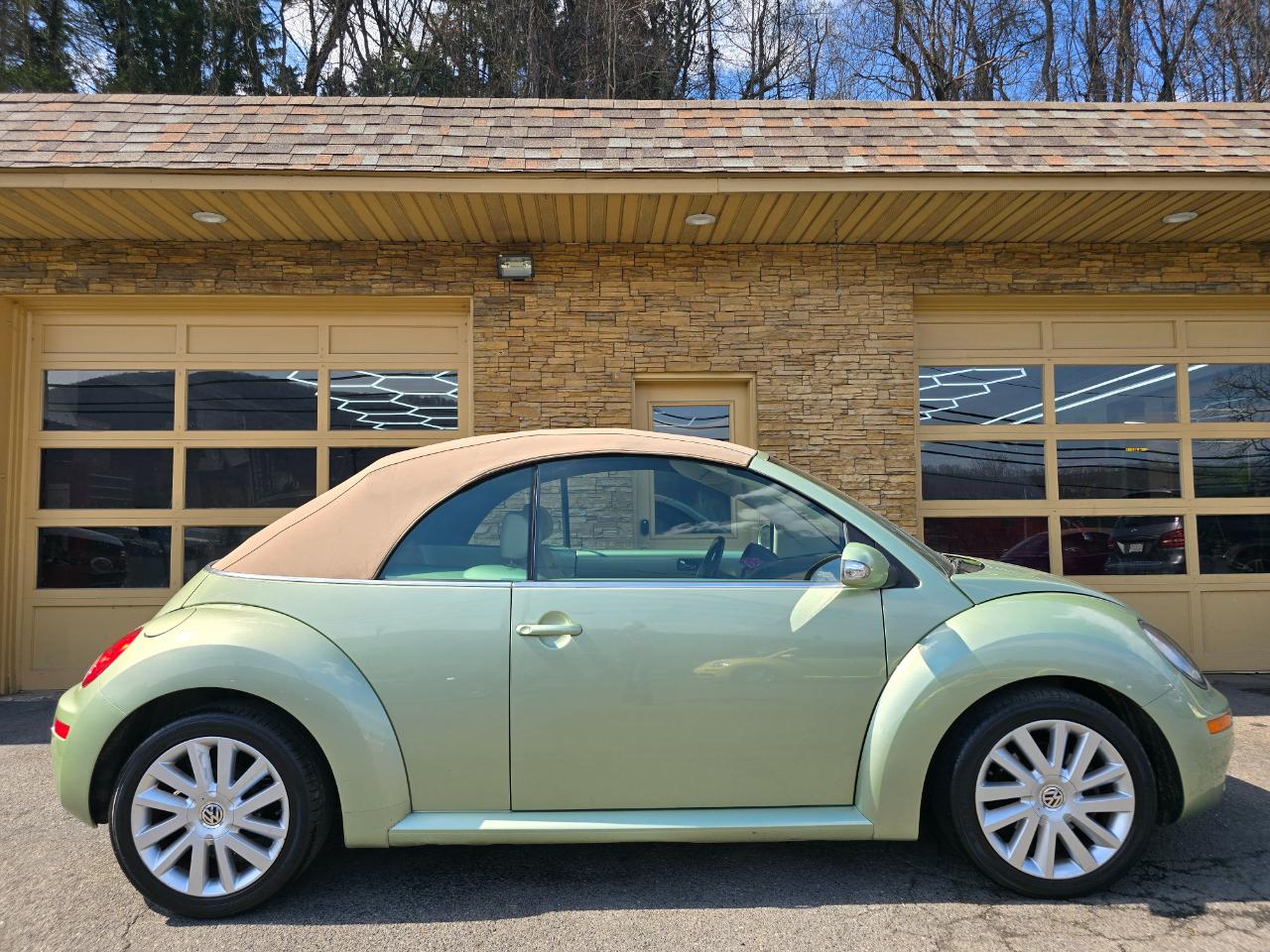 Volkswagen New Beetle S Convertible 2008