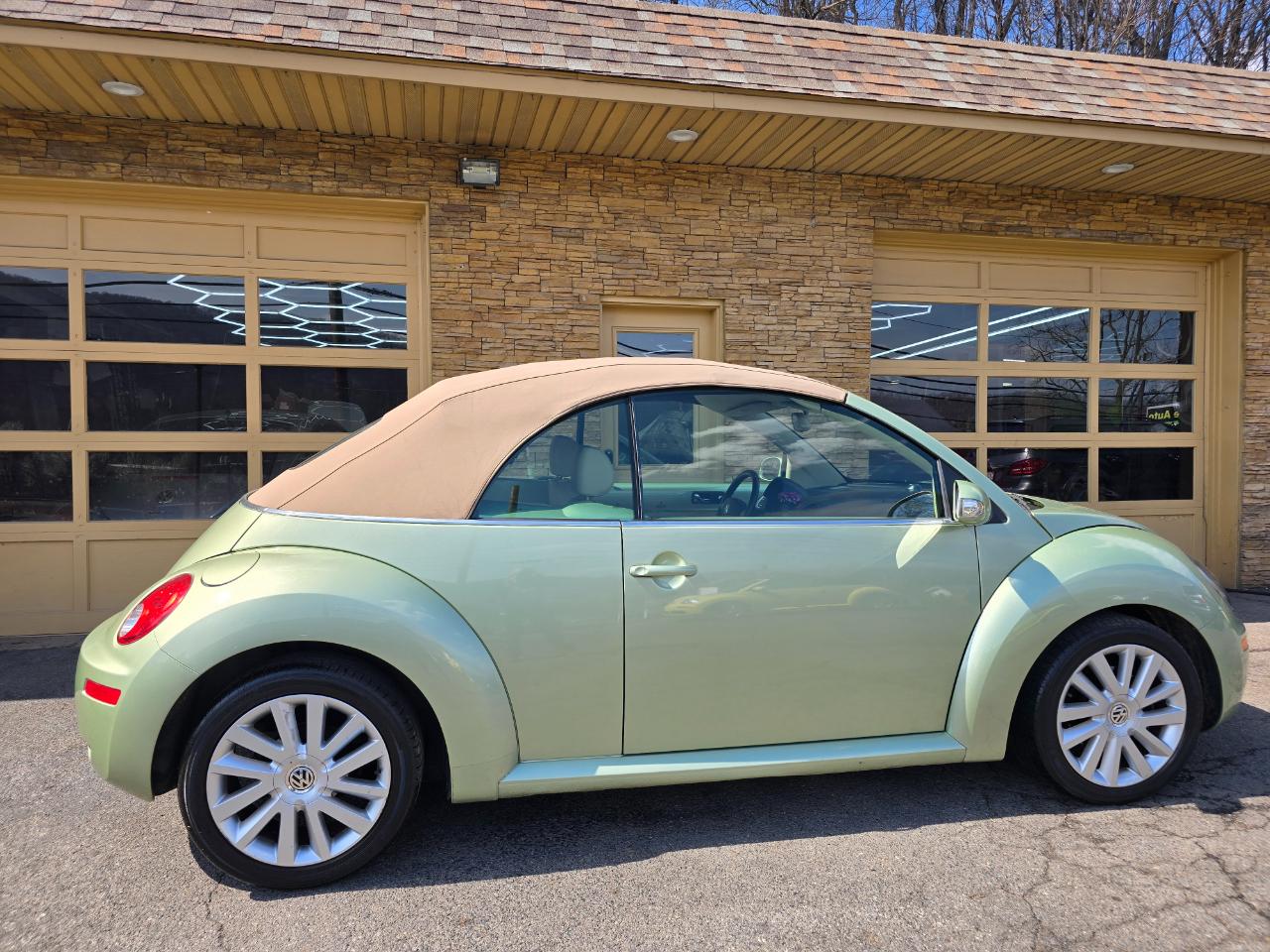 Volkswagen New Beetle S Convertible 2008