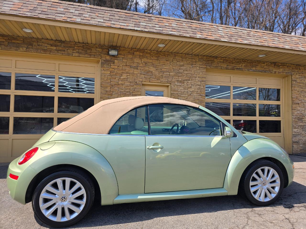Volkswagen New Beetle S Convertible 2008