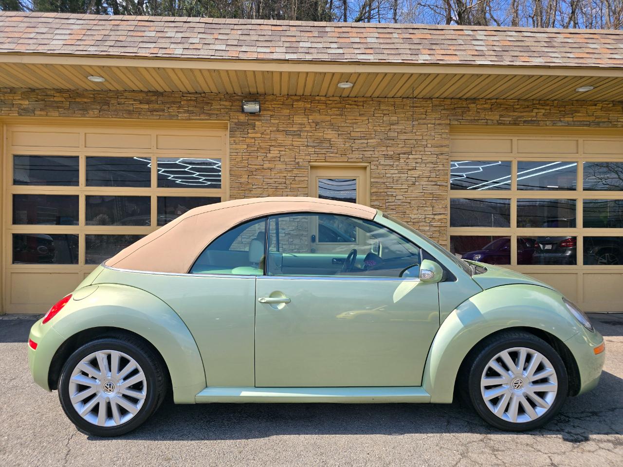 Volkswagen New Beetle S Convertible 2008