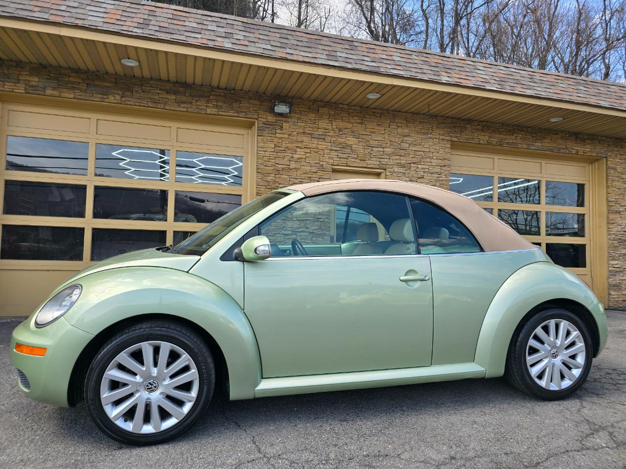 Volkswagen New Beetle S Convertible 2008