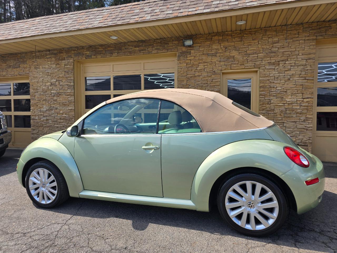 Volkswagen New Beetle S Convertible 2008