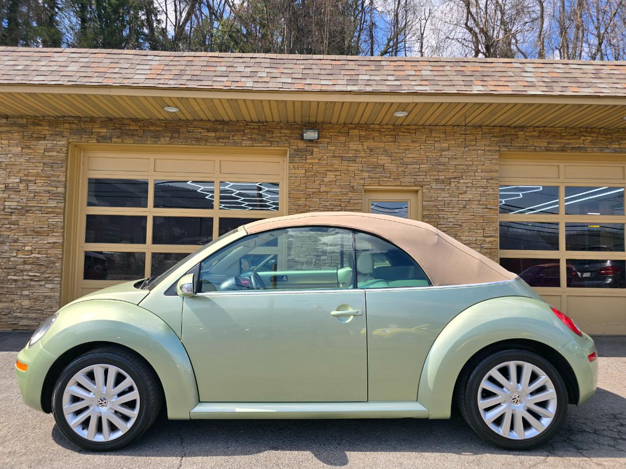 Volkswagen New Beetle S Convertible 2008