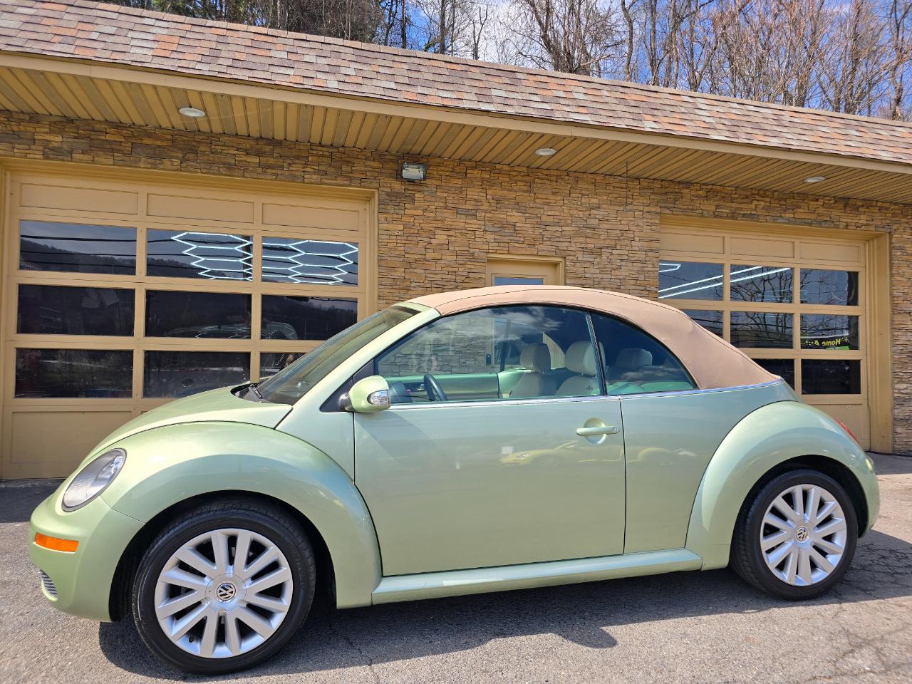 Volkswagen New Beetle S Convertible 2008