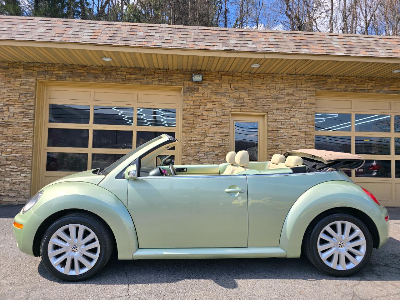 Volkswagen New Beetle S Convertible 2008