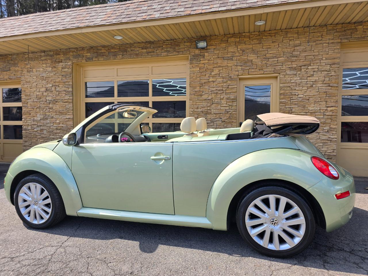 Volkswagen New Beetle S Convertible 2008
