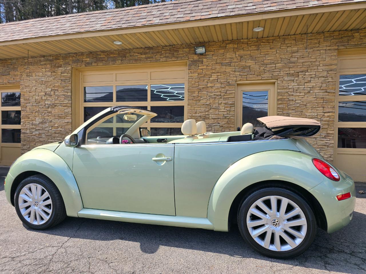 Volkswagen New Beetle S Convertible 2008