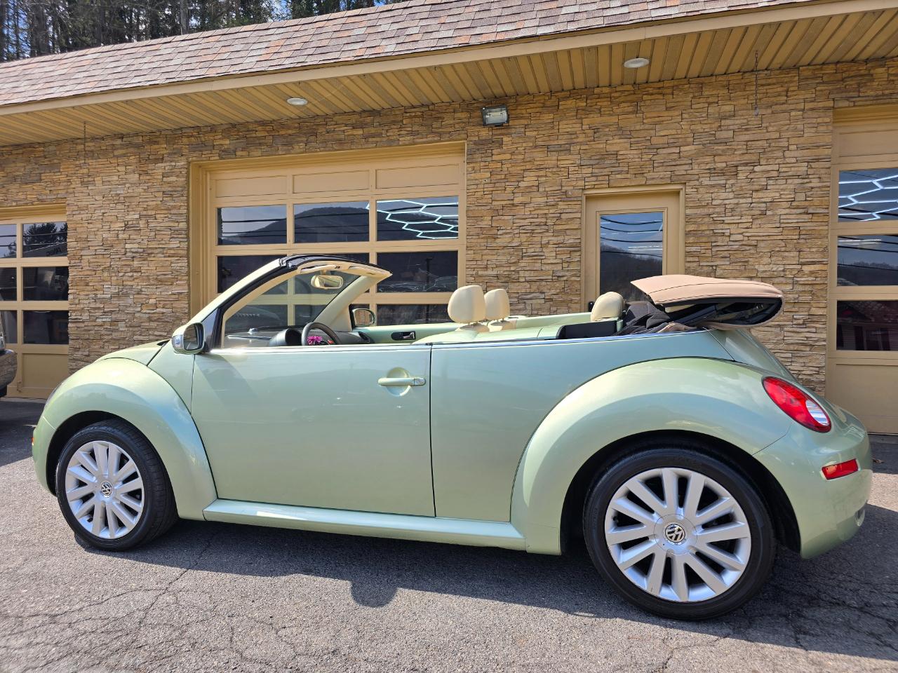 Volkswagen New Beetle S Convertible 2008