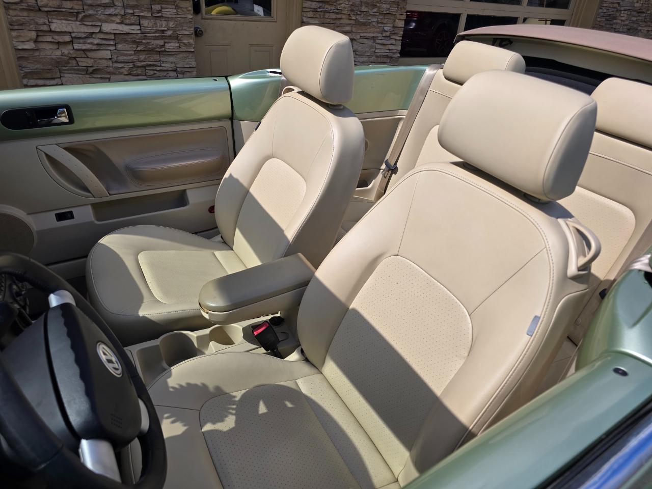 Volkswagen New Beetle S Convertible 2008