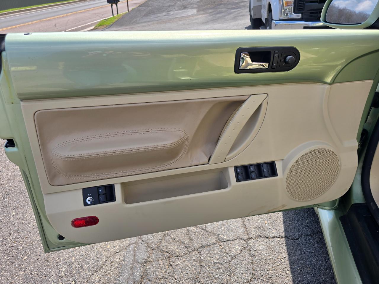 Volkswagen New Beetle S Convertible 2008