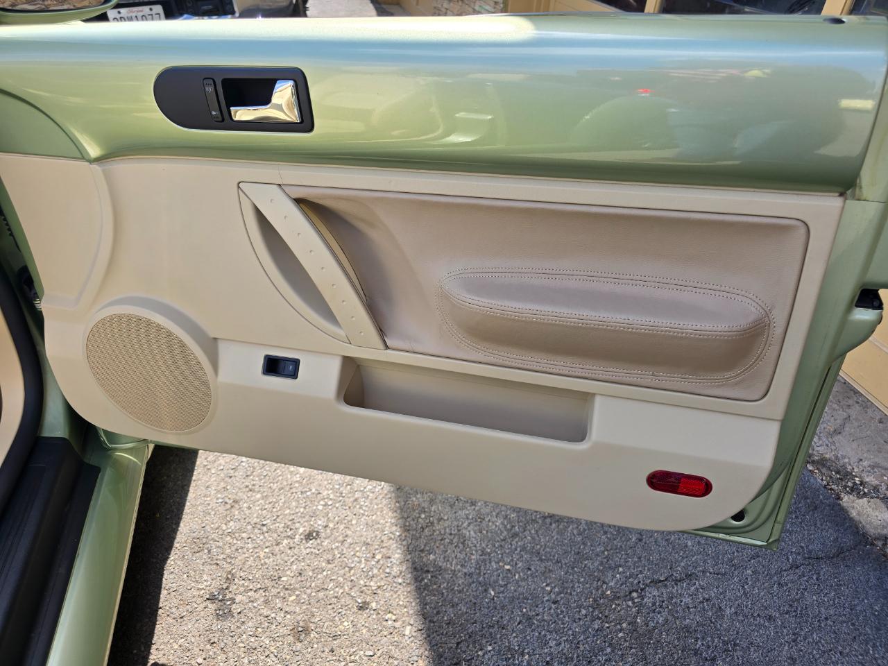 Volkswagen New Beetle S Convertible 2008