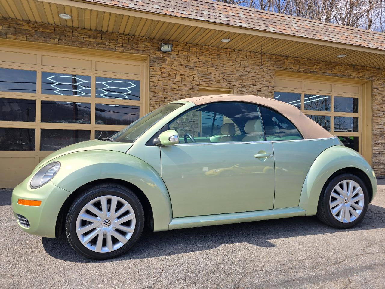 Volkswagen New Beetle S Convertible 2008