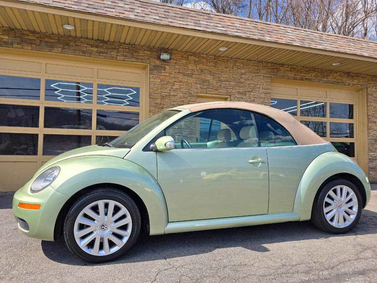 Volkswagen New Beetle S Convertible 2008