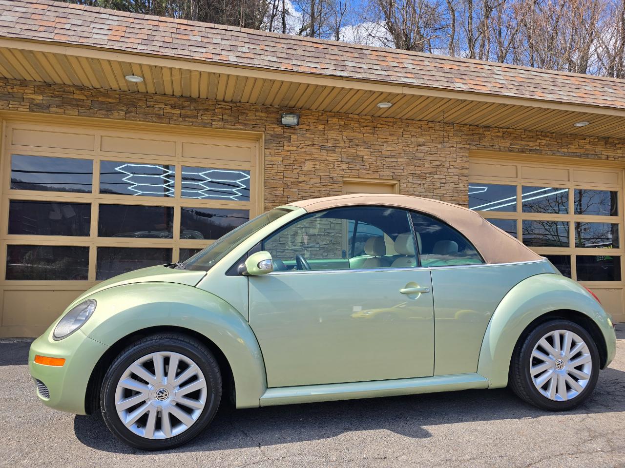 Volkswagen New Beetle S Convertible 2008