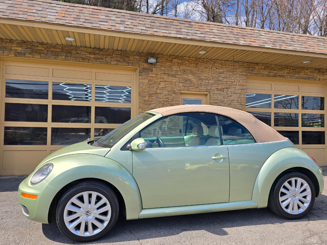 Volkswagen New Beetle S Convertible 2008