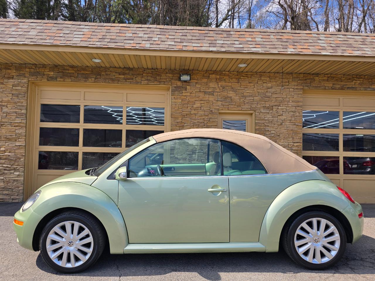 Volkswagen New Beetle S Convertible 2008