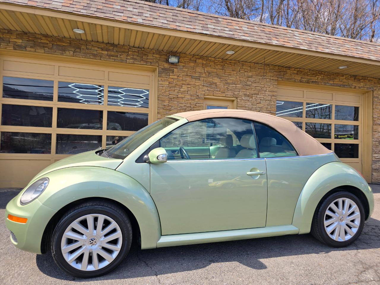 Volkswagen New Beetle S Convertible 2008