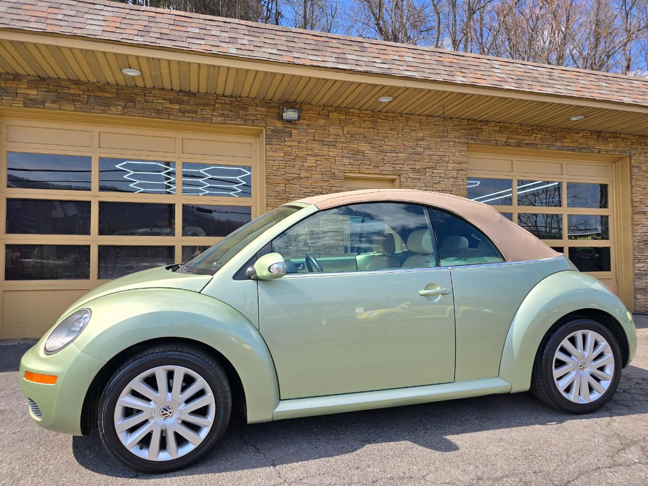 Volkswagen New Beetle S Convertible 2008