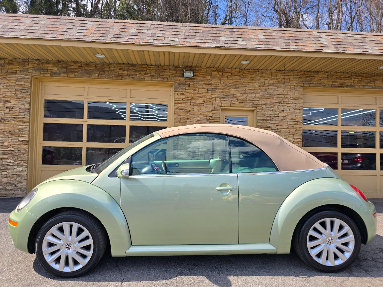 Volkswagen New Beetle S Convertible 2008