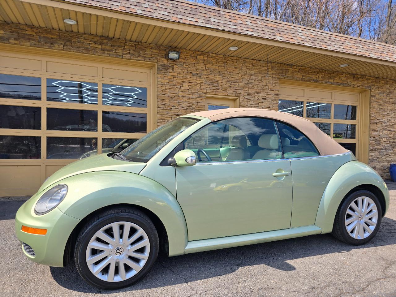 Volkswagen New Beetle S Convertible 2008