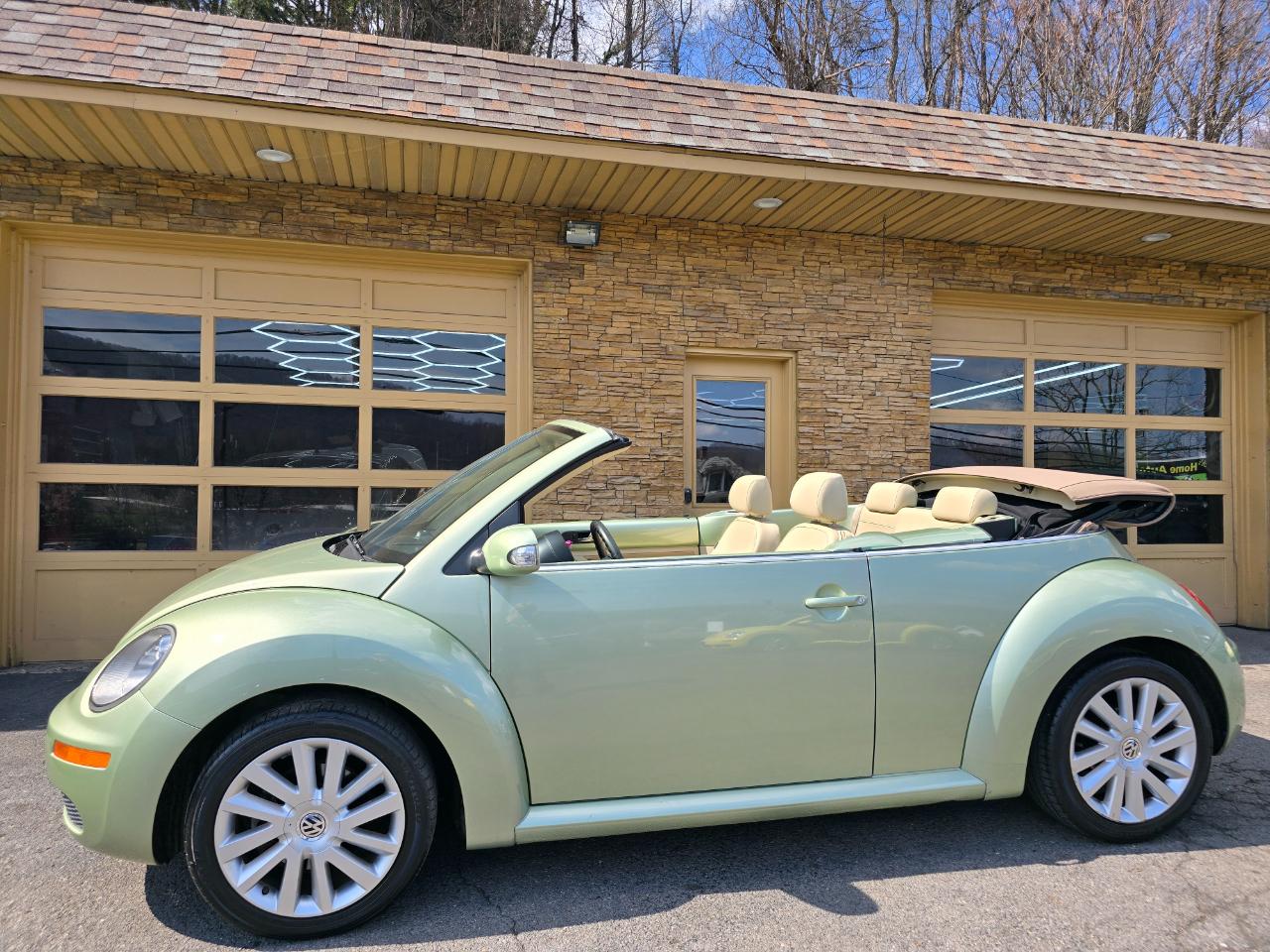Volkswagen New Beetle S Convertible 2008