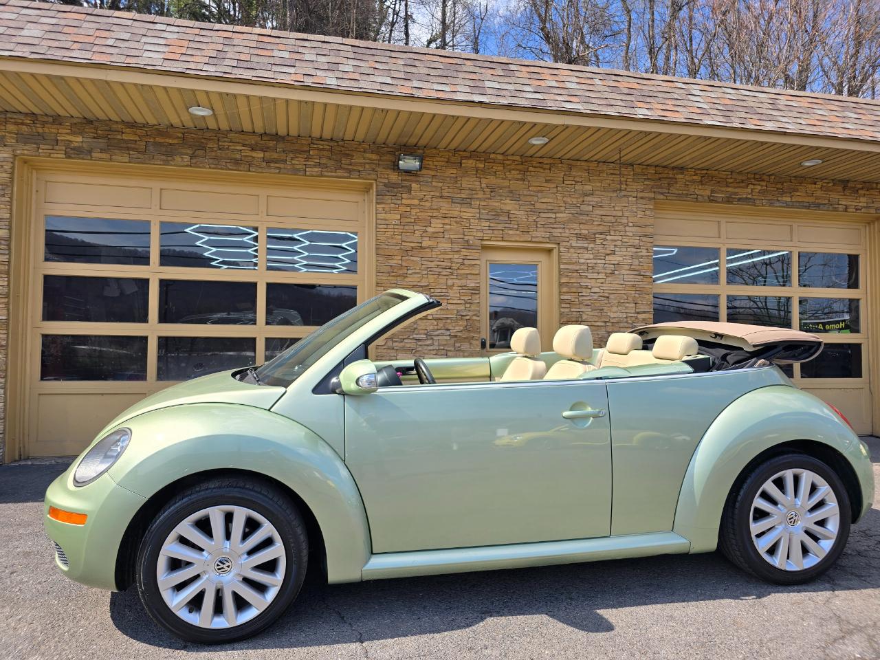 Volkswagen New Beetle S Convertible 2008