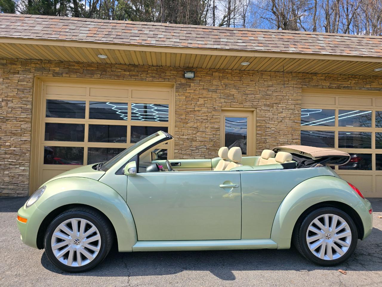 Volkswagen New Beetle S Convertible 2008