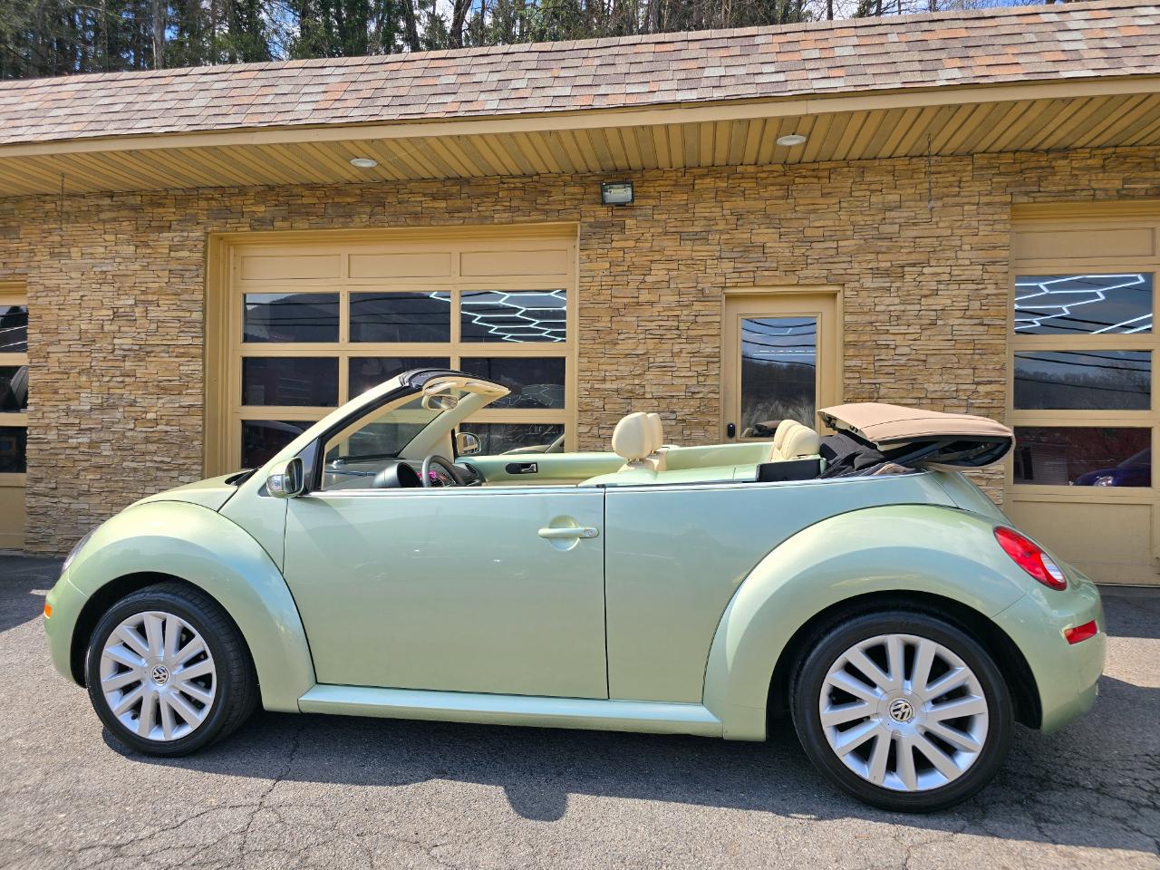 Volkswagen New Beetle S Convertible 2008