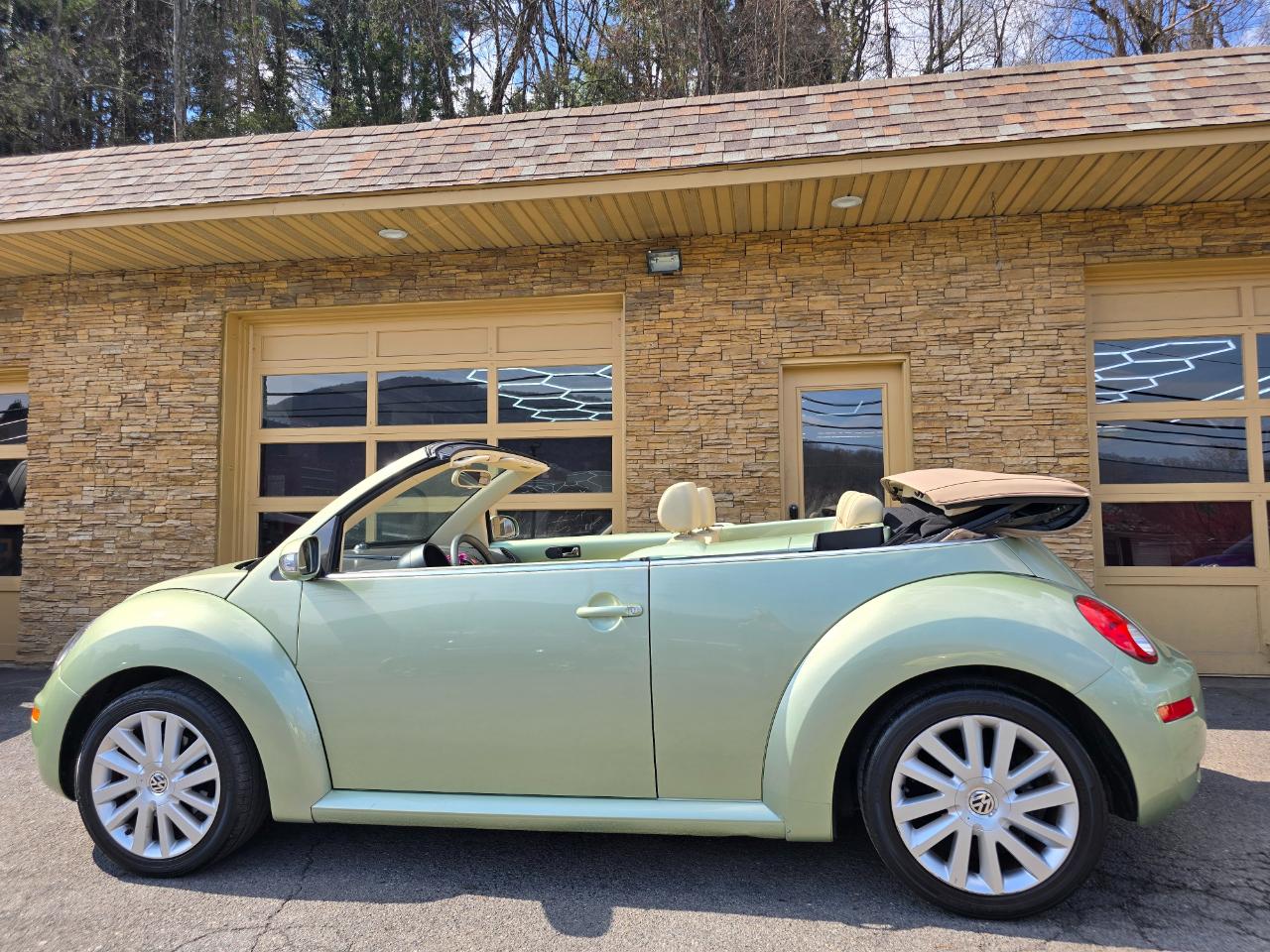 Volkswagen New Beetle S Convertible 2008