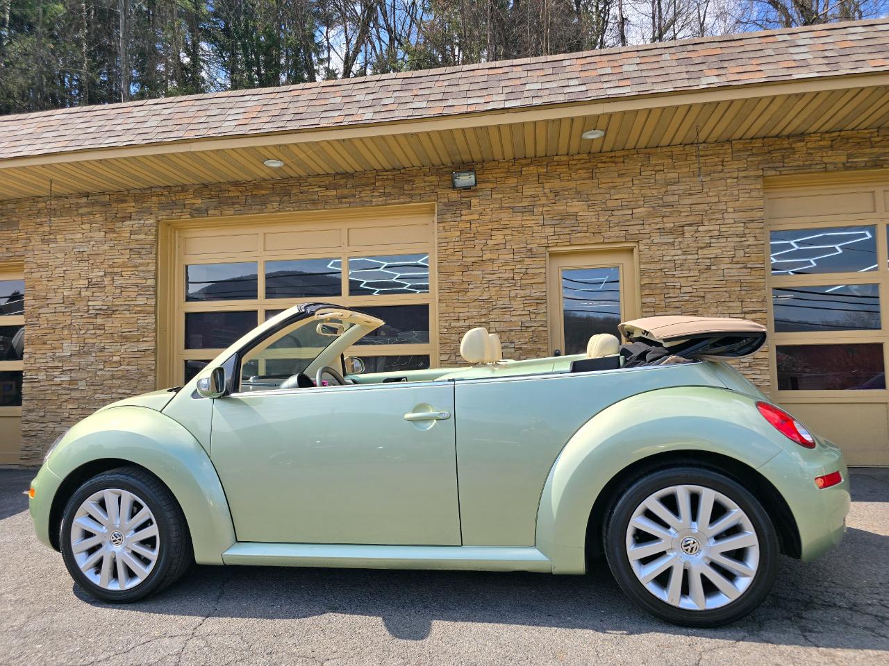 Volkswagen New Beetle S Convertible 2008