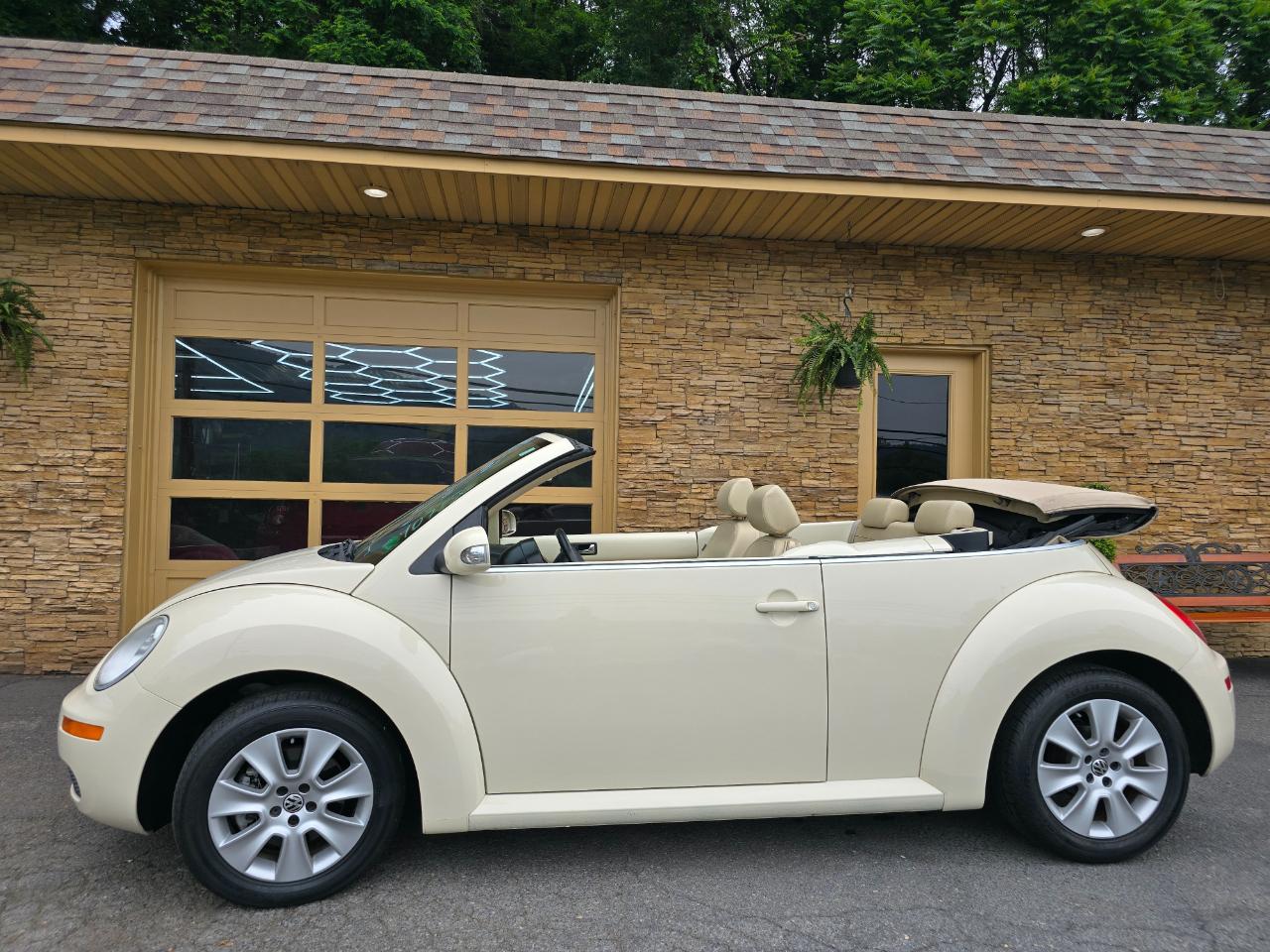 Volkswagen New Beetle S Convertible 2008