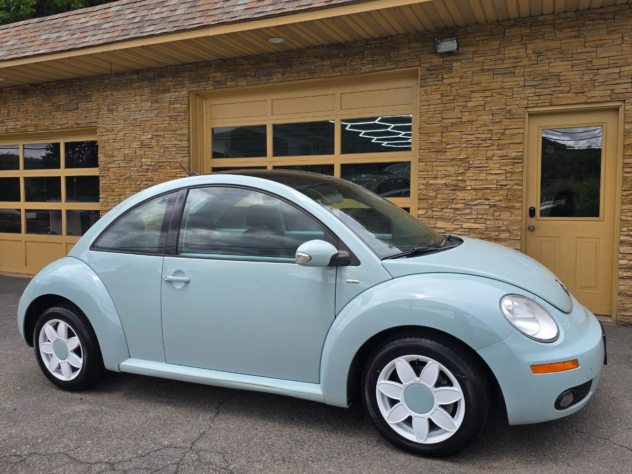 Volkswagen New Beetle  2010