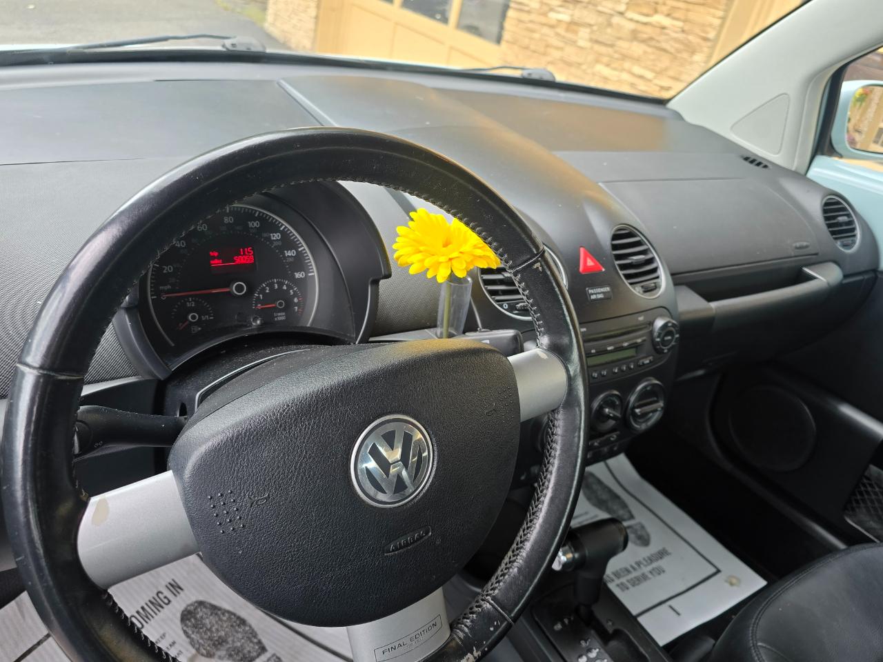 Volkswagen New Beetle  2010