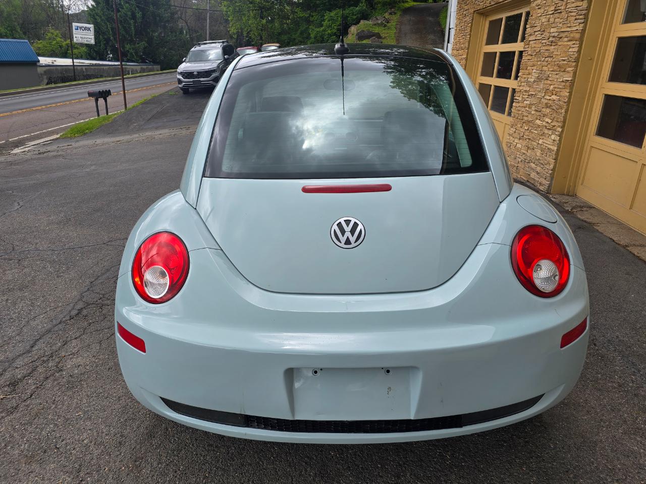 Volkswagen New Beetle  2010
