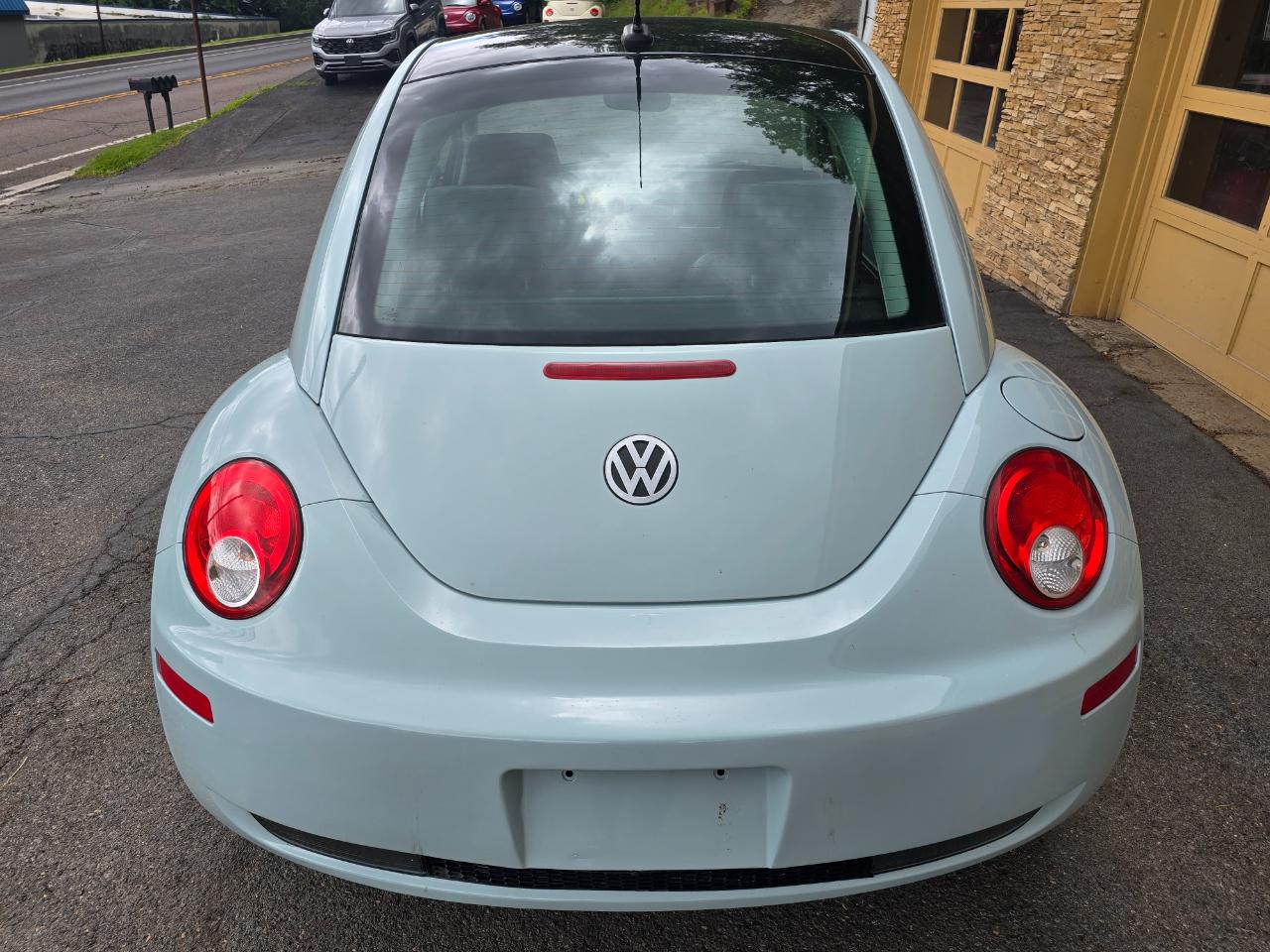 Volkswagen New Beetle  2010