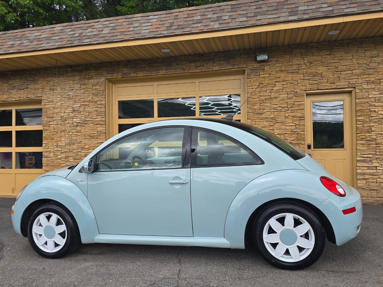 Volkswagen New Beetle  2010