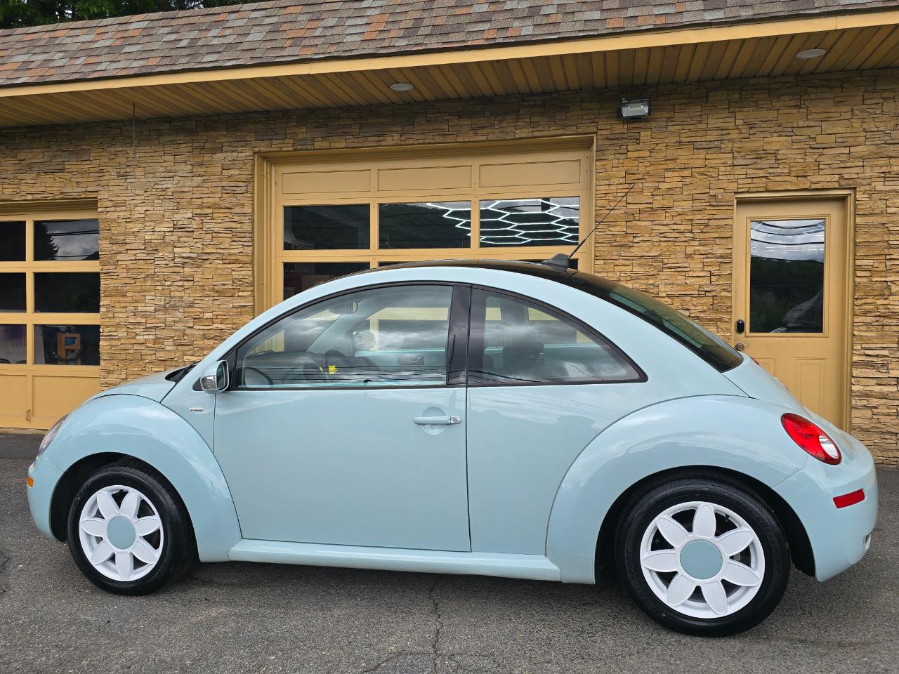 Volkswagen New Beetle  2010