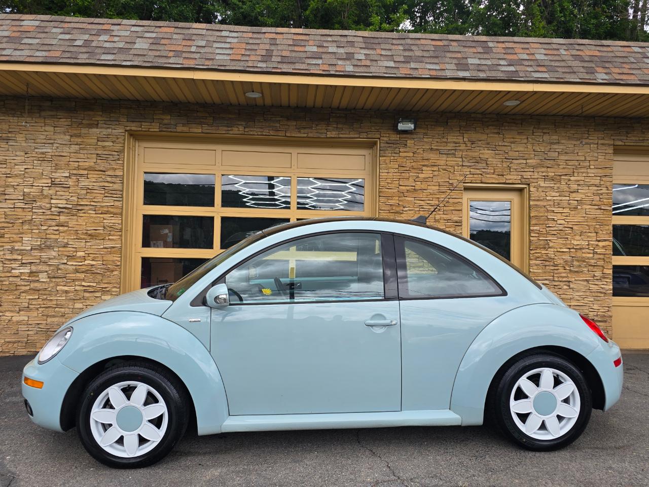 Volkswagen New Beetle  2010