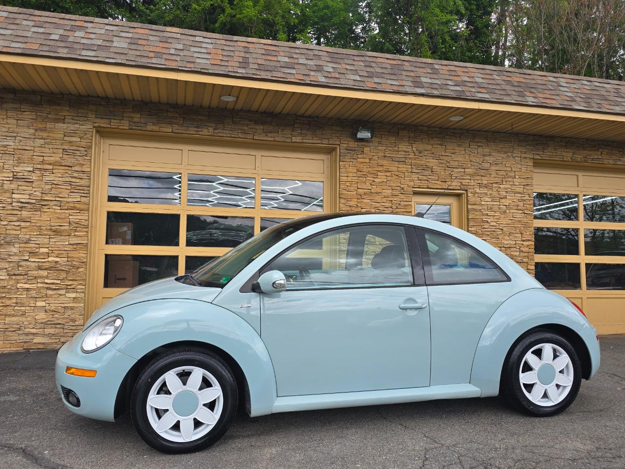 Volkswagen New Beetle  2010