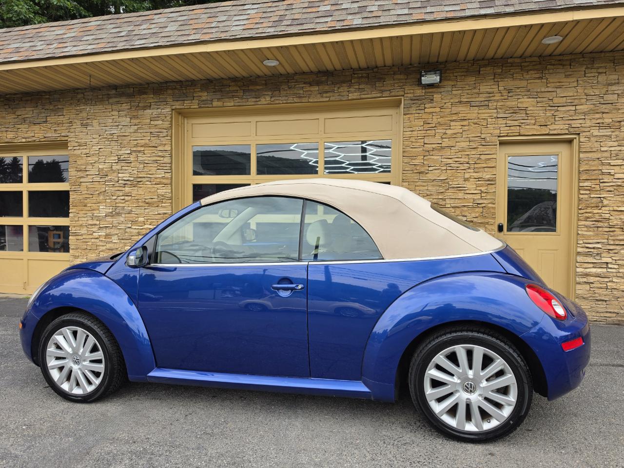 Volkswagen New Beetle S Convertible 2008
