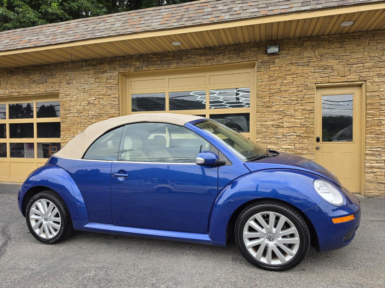 Volkswagen New Beetle S Convertible 2008